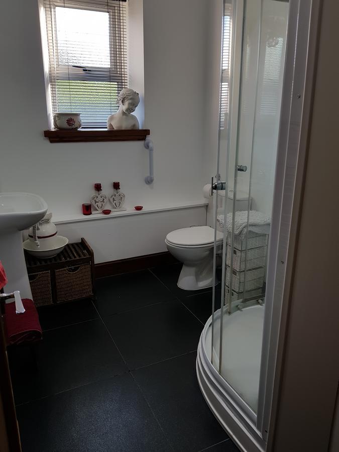 Room @ Jasmine Cottage Bathgate Exteriör bild